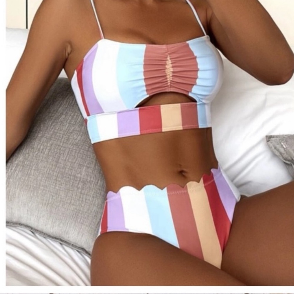 NWT. Striped color block bikini with scalloped bottoms - Picture 3 of 3